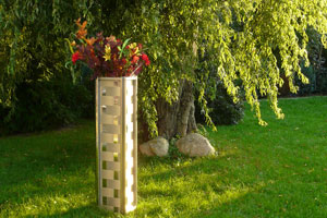 RED Metallbau - Designkörper im Garten (hohe Ausführung)